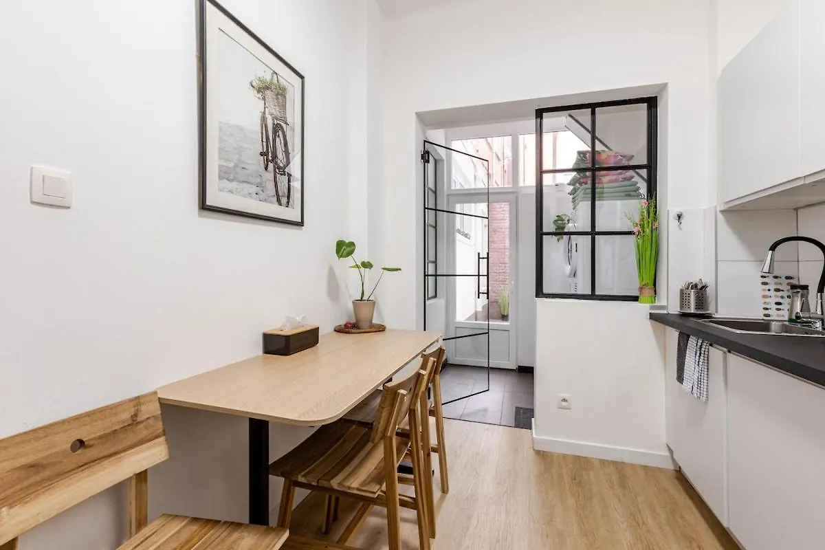 Cosy Appartement Met Tuin In Centrum Antwerpen Gratis Parking Free Parking! Апартаменты Антверпен